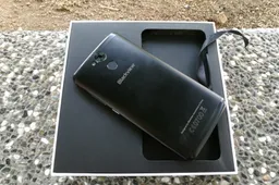 Blackview P2 Unboxing: Svelte Black Behemoth