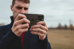 Exchange rate crashes iPhone 13 price by $195 - Apple cancels offer