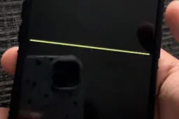 iPhone 14 Pro And iPhone 14 Pro Max Users Reporting Flashes Of Horizontal Lines Upon Booting Up