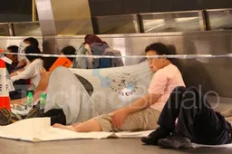 Someone tell Hong Kong the iPhone 4S won't launch today!