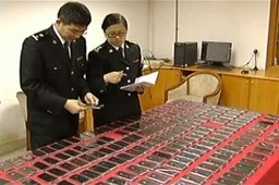 iPhone 4S Smuggled in False Bottom Shoes!