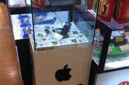 iPhone 5 Promotional Display At Best Buy China!