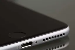 Apple would launch an iPhone without any ports in 2021