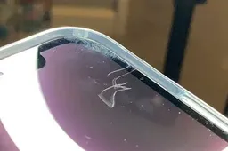 Some users report scratches on the Apple iPhone 12 screen