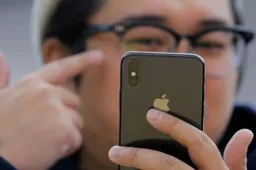 Can Chinese Smartphone Makers Step Out of Apple's Shadow?