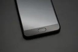 The Ivvi V3 shows up, is yet another dual camera phone but with a twist