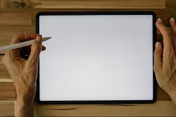[Solved] Fix iPad White Screen in 7 Proven Ways