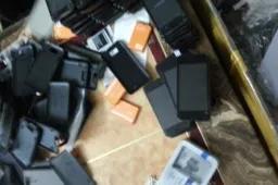 An inside look at a Xiaomi knock-off den!