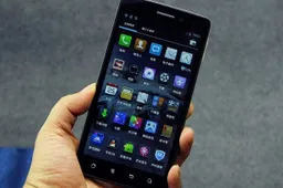 KTouch 5.7-inch quad-core Tegra 3 Phablet is just $376