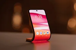 A 6.89-Inch 2K Flat Flagship Display Is in Development — Phones Coming September-October