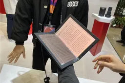 Lenovo ThinkPad X1 foldable laptop shows multi-mode arbitrary switching