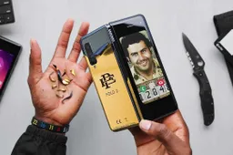 Escobar Fold 2 is a SCAM! A Samsung Galaxy Fold with gold stickers
