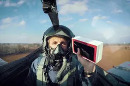 OnePlus 3T Unboxed in a Fighter Jet