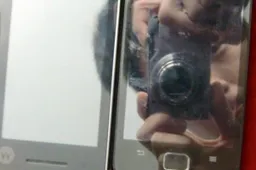 More Meizu M9 'Spy' Shots and Jack Wong Gets Touchy Over Texture