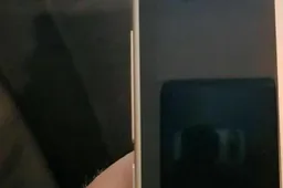 Real Dual Screen Meizu Pro 7 Sighted In Chinese Commercial