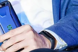 More Xiaomi Mi Band 4 renders surface, confirms colored display