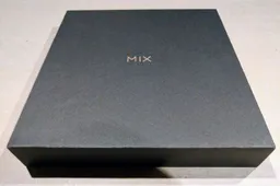 Huggo Barra gets a Xiaomi Mi Mix 2 a day before its unveiling