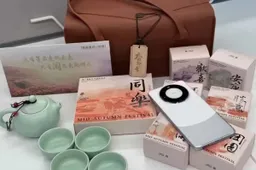 Huawei send gifts to staff during Mid-Autumn Festival