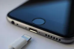 iPhone without the lightning port: a patent imagines how to do it using the waveguides