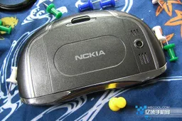 Knock-Off Nokia 7700 Gaming Phone Gets ‘Nckia’ Branding