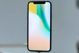 Hate the notch of the iPhone X? Here's how to make it disappear