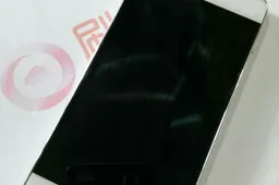 Leaked photos show either Nubia Z9 or JingDong’s bezel-less phone