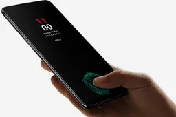 The in-display OnePlus 6T fingerprint reader works despite scratches on the glass