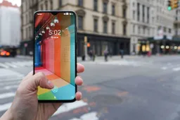 Here is the first smartphone that can run Android 11 and Windows 11