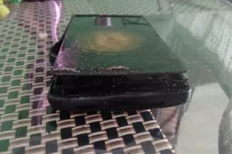 Another OnePlus One allegedly explodes