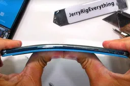 The OnePlus Nord fails and cracks during bend test