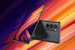 Lenovo's GM posts from a Motorola Edge X30 with Snapdragon 8 Gen 1