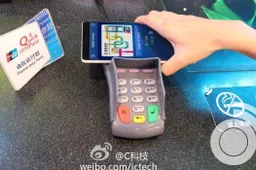 Oppo N1 spotted in the wild demoing NFC payment function