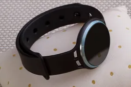 Otium Ballon wearable spotted, wants to be a $50 Misfit Shine