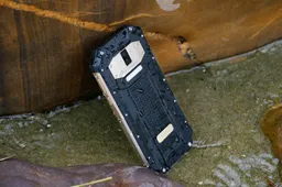 OUKITEL WP2: The 10000mAh Battery & NFC equipped Rugged Phone Gets Unboxed (Video)