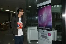 Apple Store at Peking Uni Upsets Students.