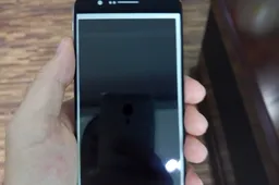 New Elephone measures the same as the iPhone 6 with larger AMOLED display