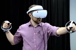 Does the PSVR 2 support over ear headphones?