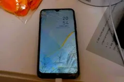 Redmi Note 8 survives a fall from the 8th floor