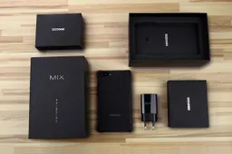 First Look at the Tri-Bezel-Less DOOGEE MIX Packaging