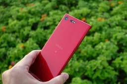 Sony Xperia XZ Premium Opulent Red Out of the Box Photos