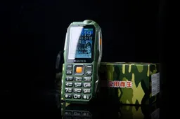Chinese made Land Rover phone has a 10,800mAh battery and built in flashlight