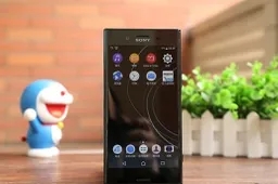 Sony Xperia XZ Pro With 4K OLED Screen Leaked On A Photo