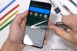 Samsung claims S10 pre-applied screen protector costs 30$!