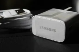 Following Apple, Samsung Brazil could be sued for not including chargers