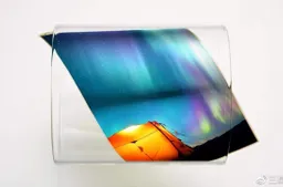 Galaxy S21 Ultra uses a low power consumption OLED display