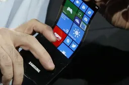 Samsung's Foldable Phone Wont Have Any Glass Protection