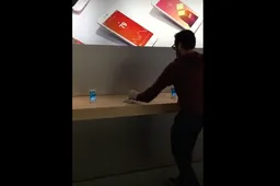 WATCH: Man smashes 14 iPhones, MacBook at store!