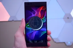 Razer Phone Android 8.1 update is on hold after reports of SIM issues