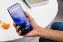 OnePlus 7 Pro sales outclass Samsung Galaxy S10+ in China