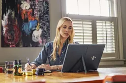 HP Spectre Fold: The Thinnest and Smallest 17-Inch Foldable Laptop Makes an International Debut